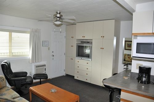 אוסויוס Safari Beach Resort מראה חיצוני תמונה
